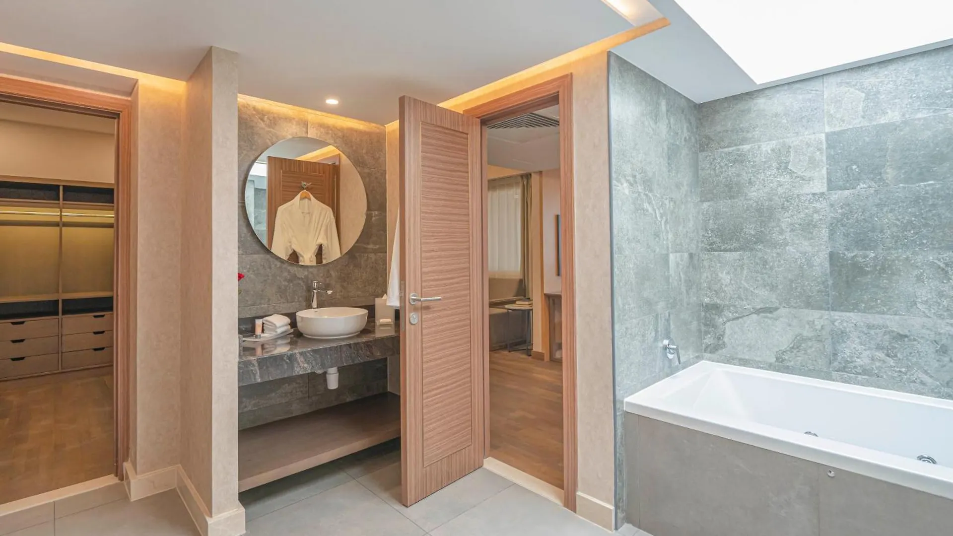 Hyatt Regency Galleria Residence Dubaj 4*,